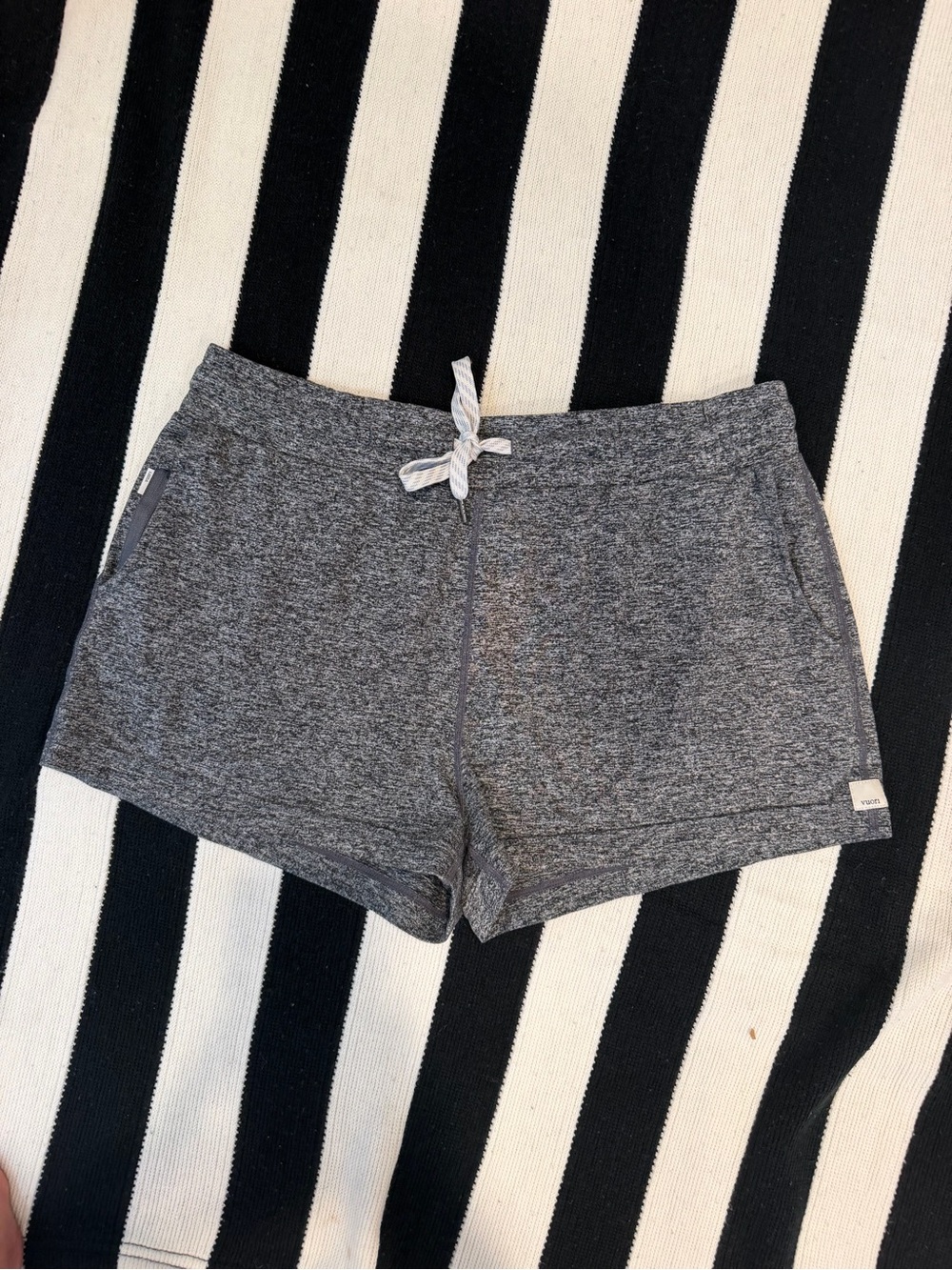 Vuori Halo Performance Shorts Heather Gray Size Medium